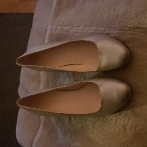 Cole Haan gold pumps size 8m - Picture 1 of 4